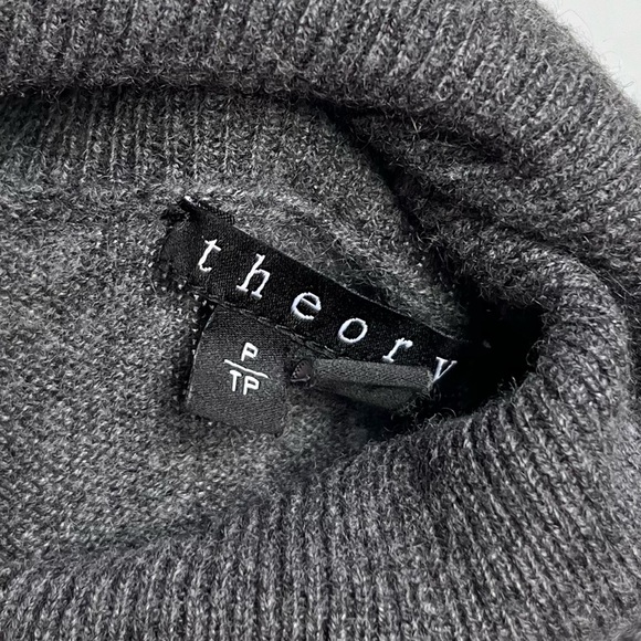 Theory Cashmere Sweater Turtleneck Sz P Gray Minimalist Lightweight Top XS Women - Picture 7 of 14